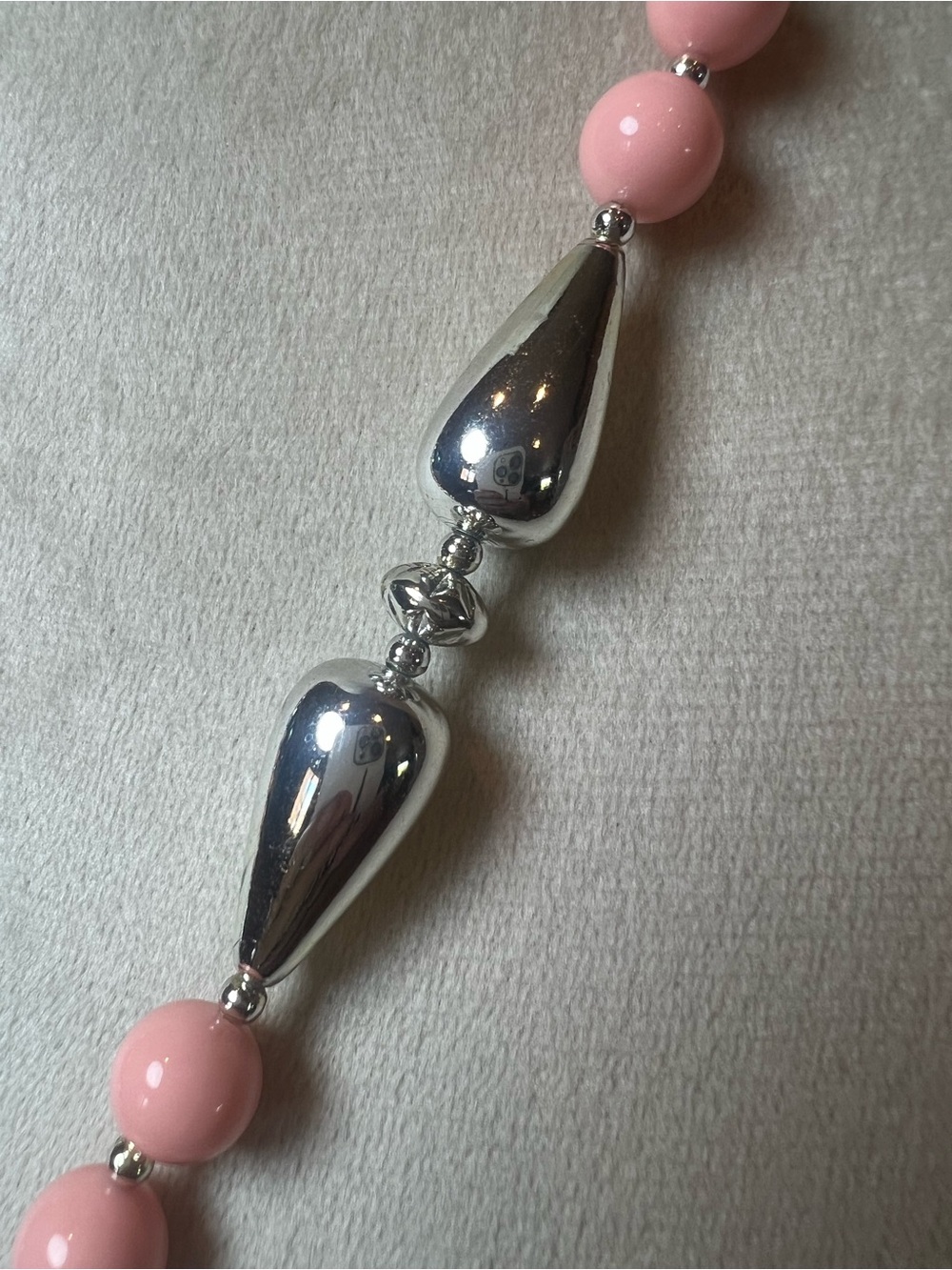Vintage Acrylic Pink And Silver Beaded Necklace 80’s Retro Modernist Futuristic - Picture 2 of 5